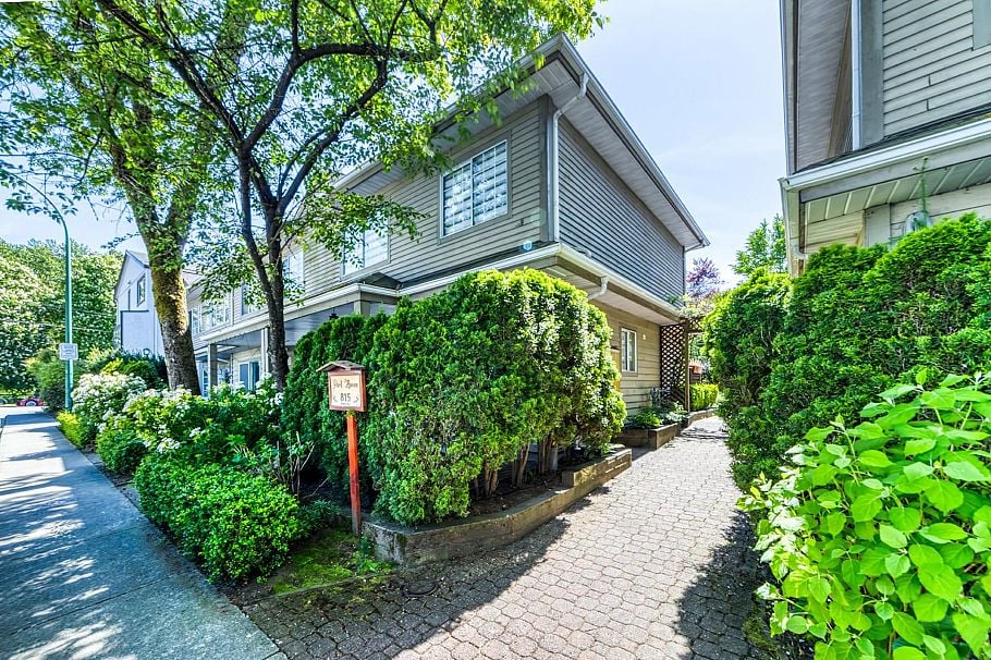 6 815 Tobruck Avenue North Vancouver, BC - 1
