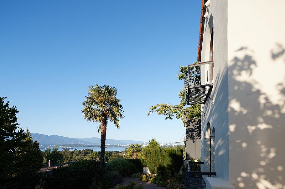 4585 Bellevue Drive Vancouver, BC - 1