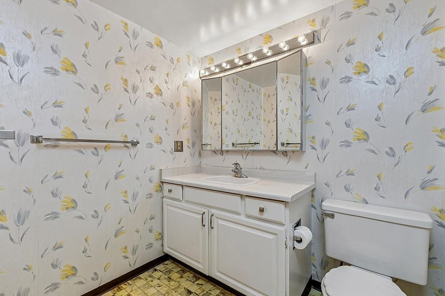 219 1385 Draycott Road North Vancouver, BC - 15