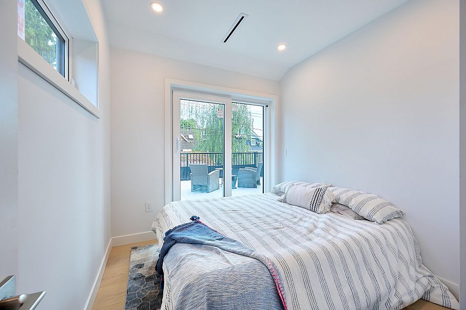 3674 W 1st Avenue Vancouver, BC - 12