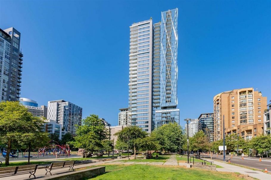 2109 1111 Richards Street Vancouver, BC - 1