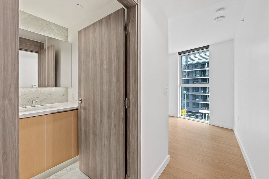 684 87 Nelson Street Vancouver, BC - 9