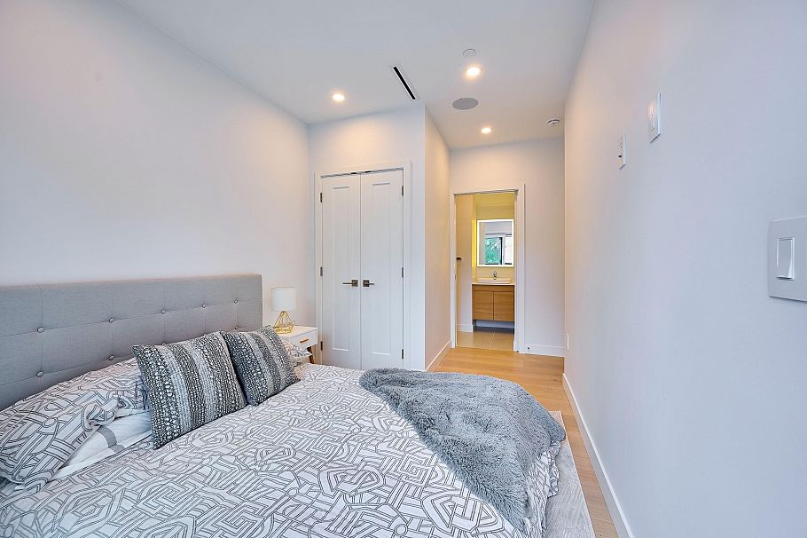 3674 W 1st Avenue Vancouver, BC - 8