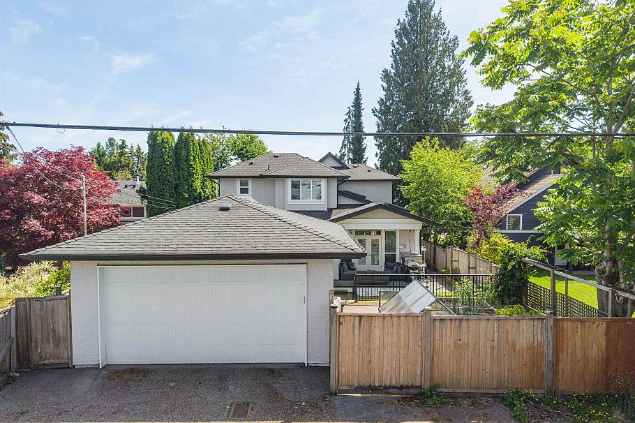 738 E 13th Street North Vancouver, BC - 22