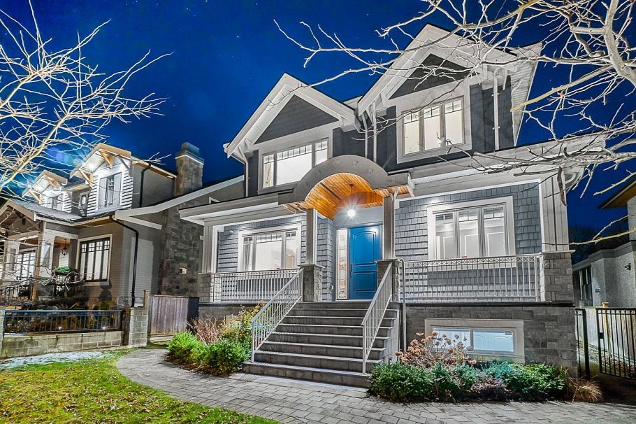3741 W 37th Avenue Vancouver, BC - 2