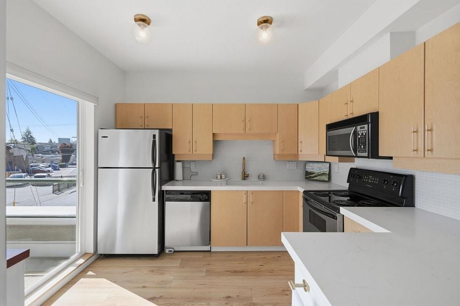 202 3151 Connaught Crescent North Vancouver, BC - 9