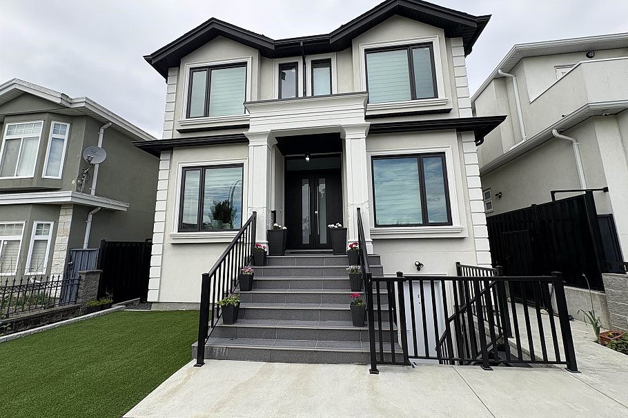759 E 57th Avenue Vancouver, BC - 1