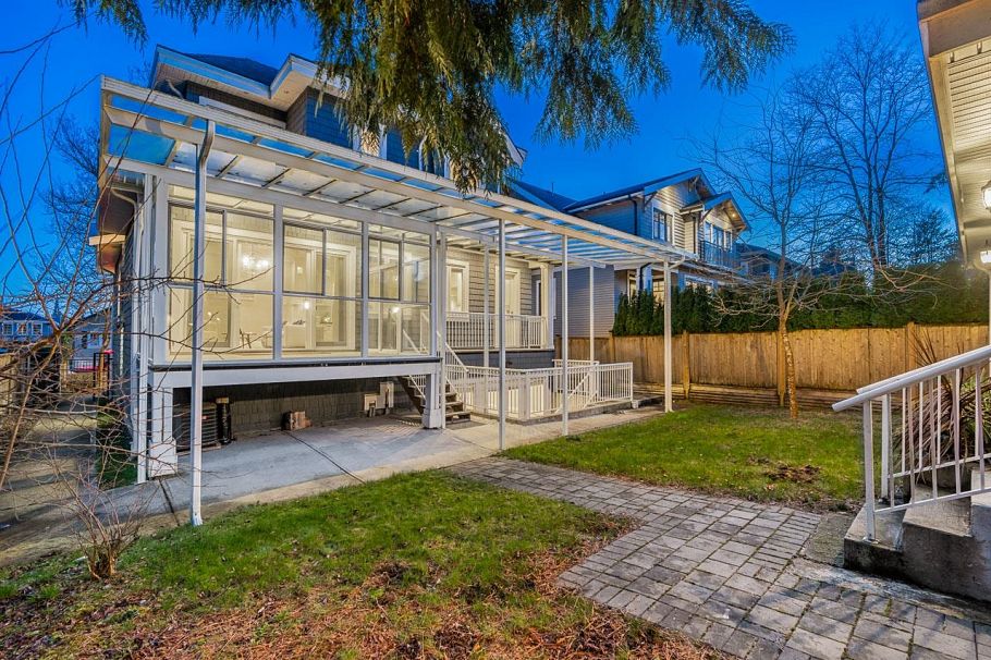3741 W 37th Avenue Vancouver, BC - 40