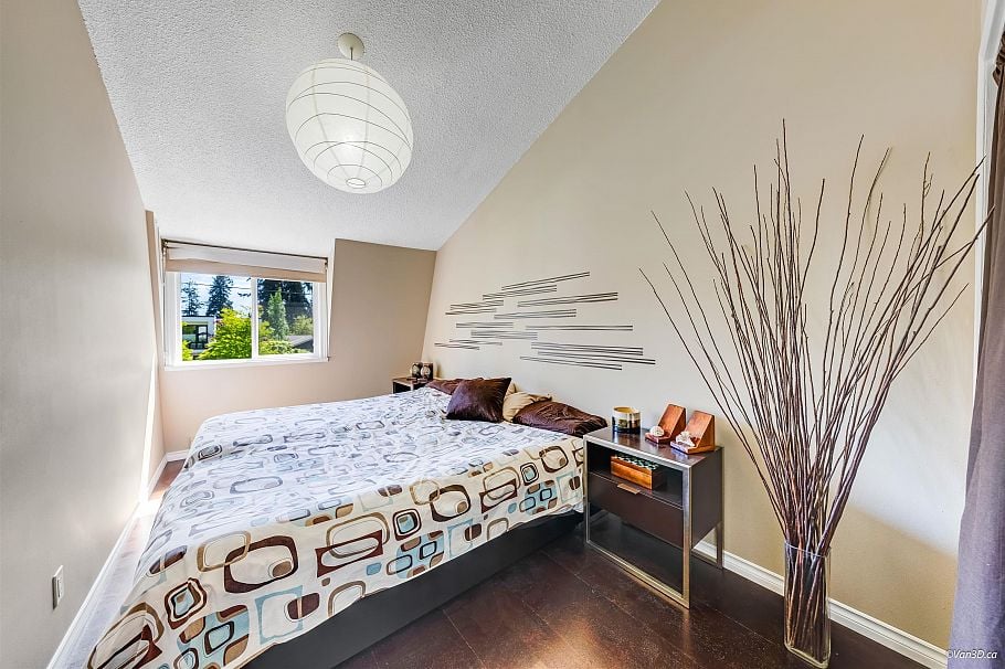 1140 W 20th Street North Vancouver, BC - 16