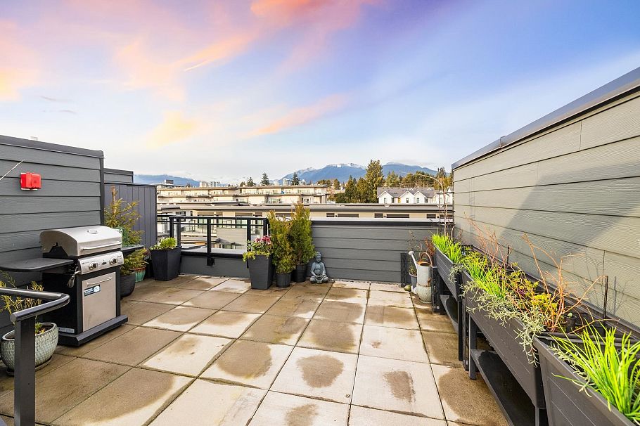 444 545 E 2nd Street North Vancouver, BC - 26