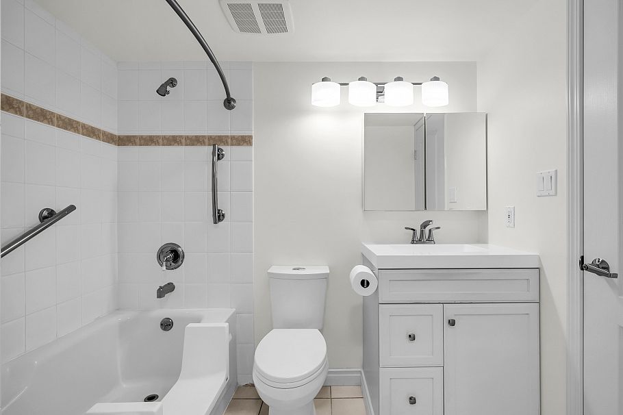 409 2059 Chesterfield Avenue North Vancouver, BC - 23