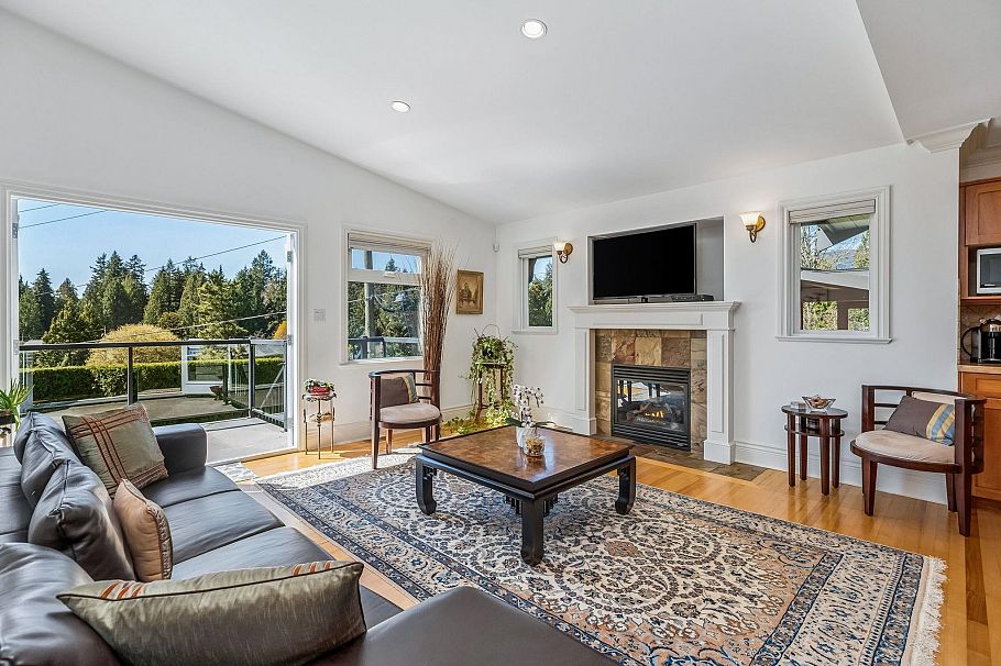 954 Tudor Avenue North Vancouver, BC - 12