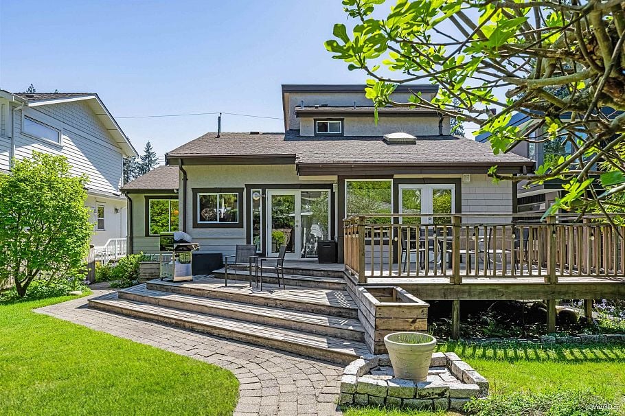 1140 W 20th Street North Vancouver, BC - 3