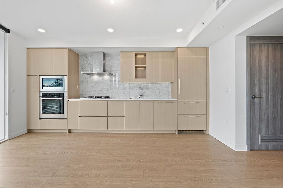 684 87 Nelson Street Vancouver, BC - 3