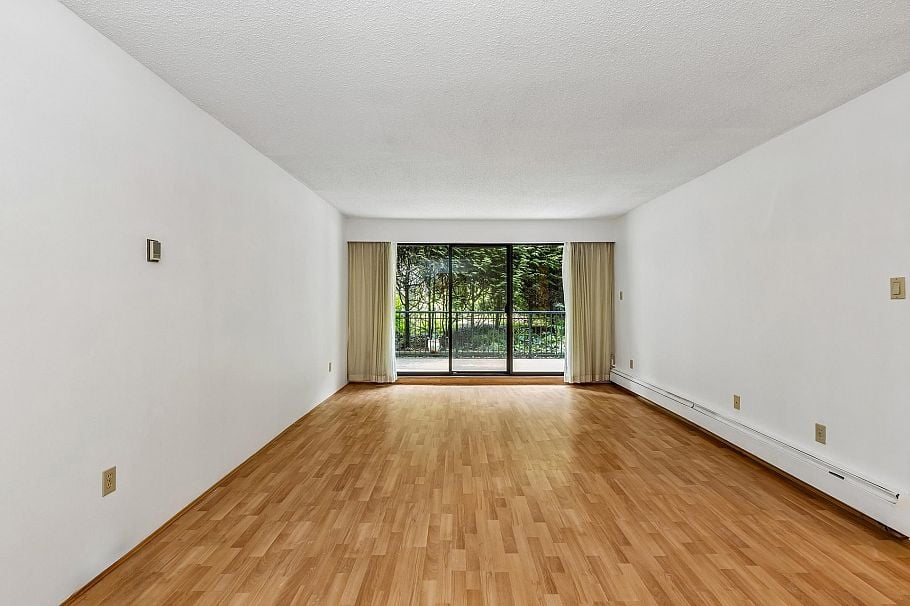 219 1385 Draycott Road North Vancouver, BC - 2