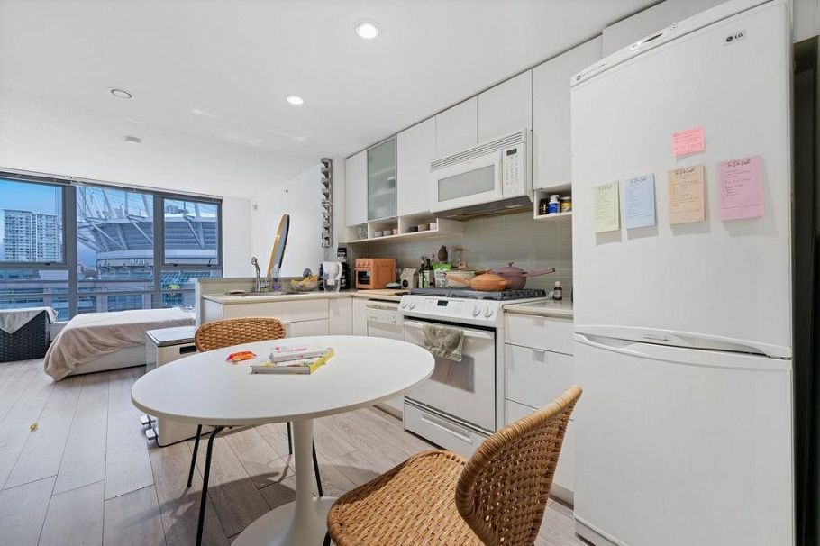 1006 939 Expo Boulevard Vancouver, BC - 12