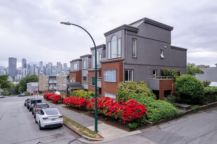 101 2412 Alder Street Vancouver, BC - 3