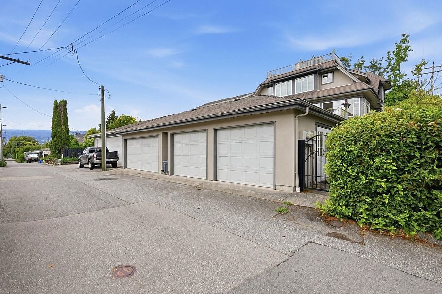 203 W 6th Street North Vancouver, BC - 34
