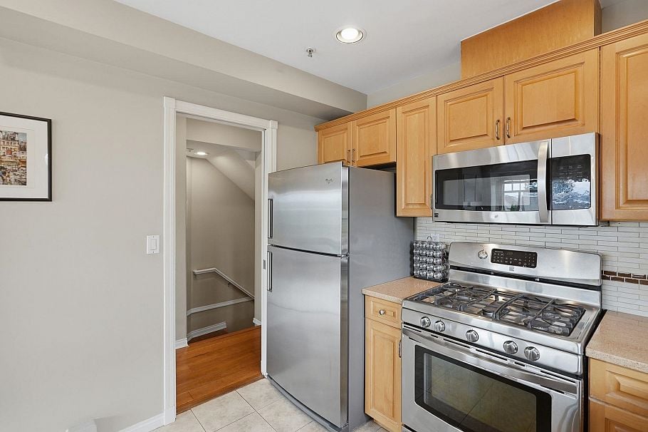 203 W 6th Street North Vancouver, BC - 8