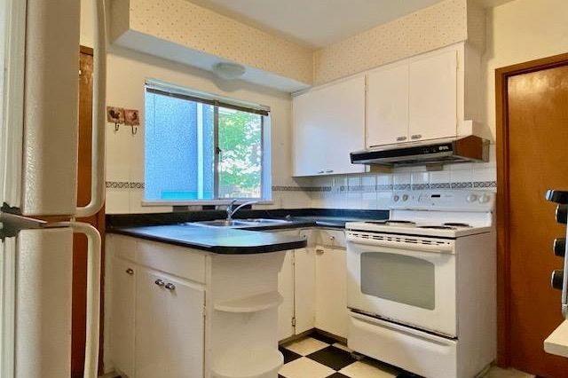 3925 Penticton Street Vancouver, BC - 1
