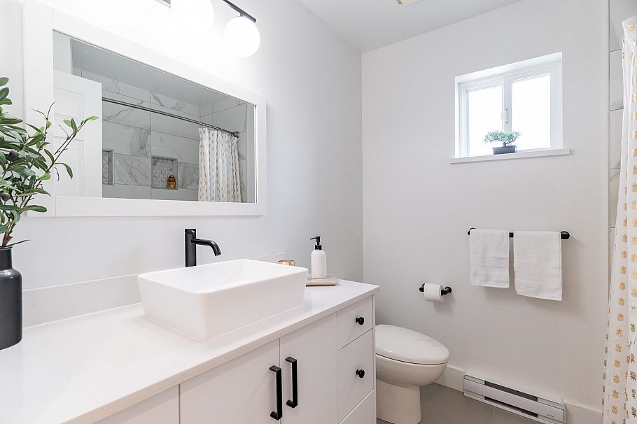2 1233 W 16th Street North Vancouver, BC - 13