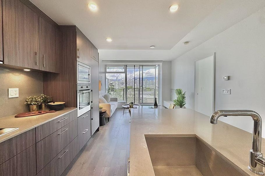 504 2411 Heather Street Vancouver, BC - 2
