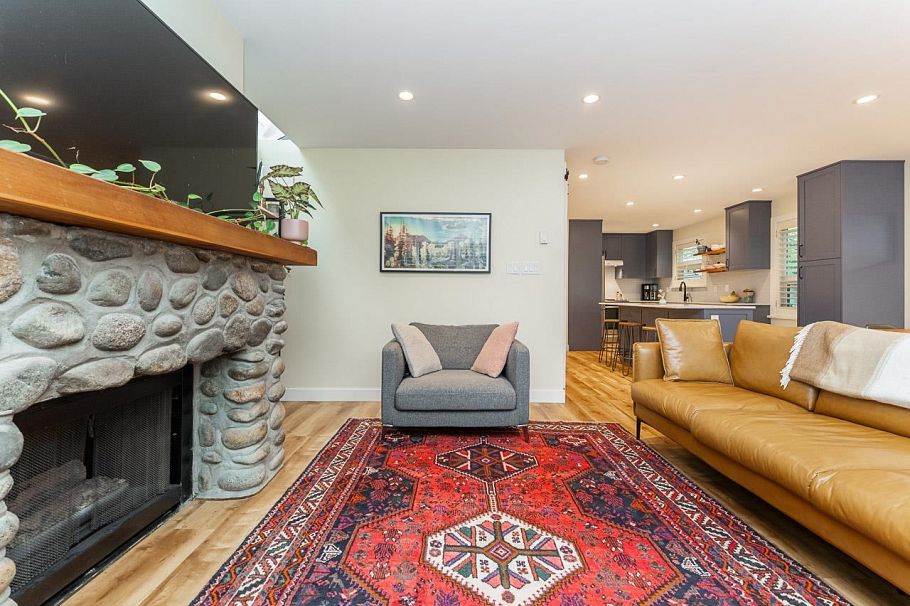 5 219 E 8th Street North Vancouver, BC - 5