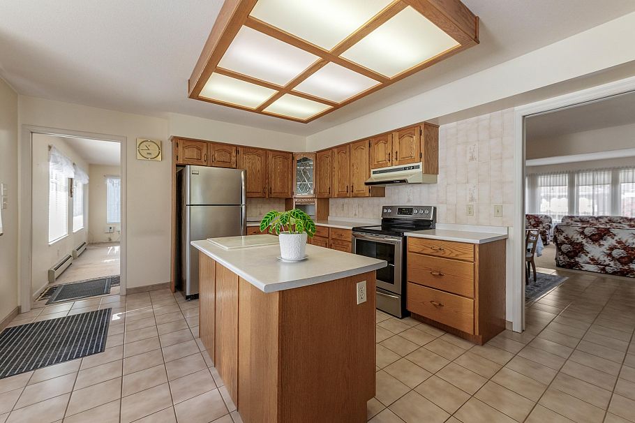 7416 Jasper Crescent Vancouver, BC - 15
