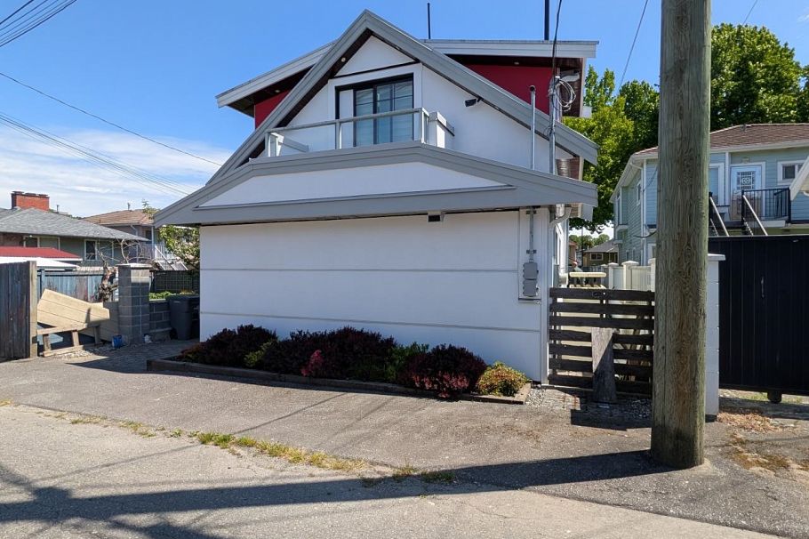 4751 Henry Street Vancouver, BC - 6