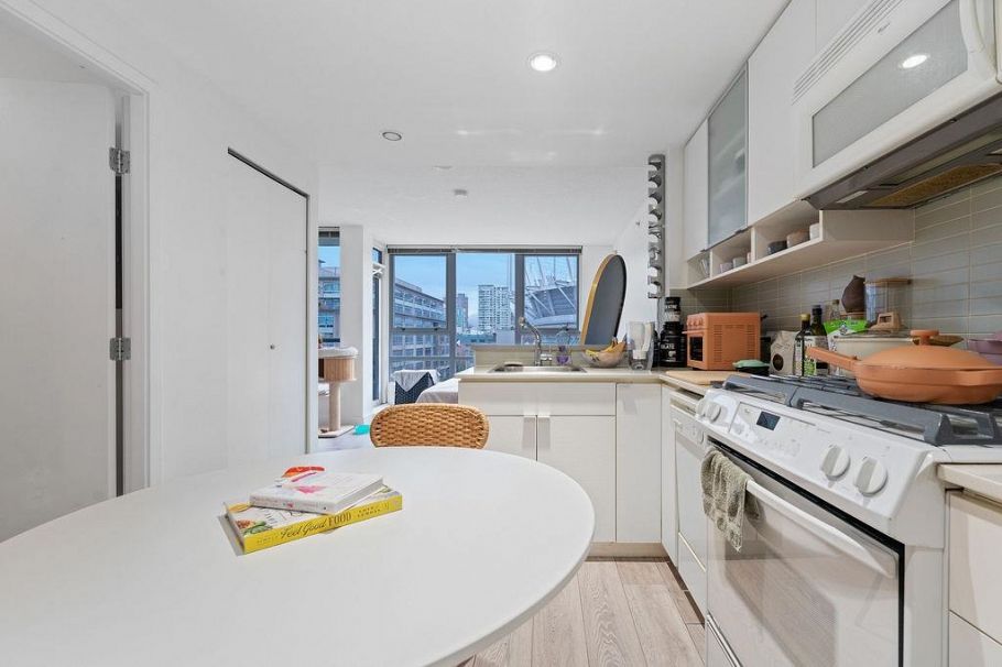 1006 939 Expo Boulevard Vancouver, BC - 13