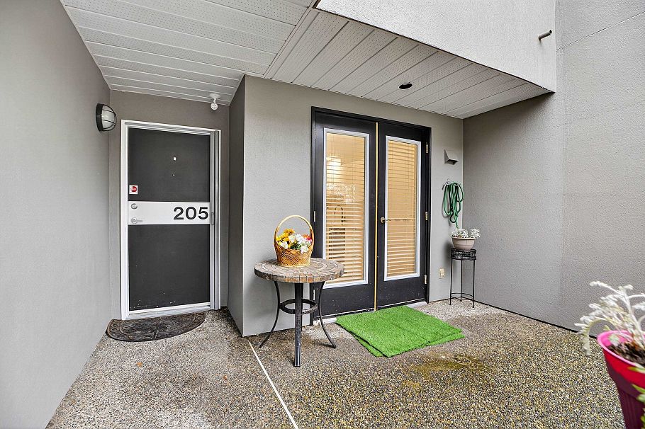 205 3151 Woodbine Drive North Vancouver, BC - 18