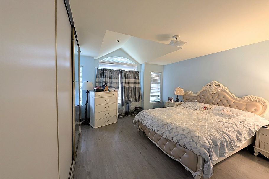 2935 E 17th Avenue Vancouver, BC - 18