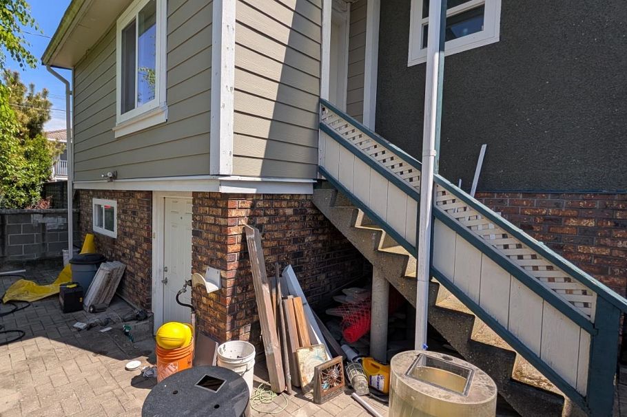 4751 Henry Street Vancouver, BC - 3