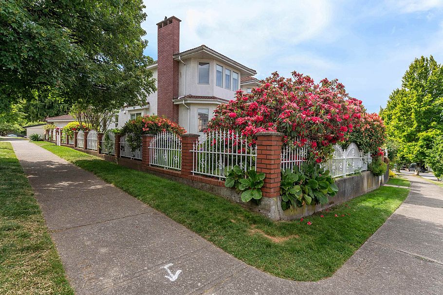 7416 Jasper Crescent Vancouver, BC - 2