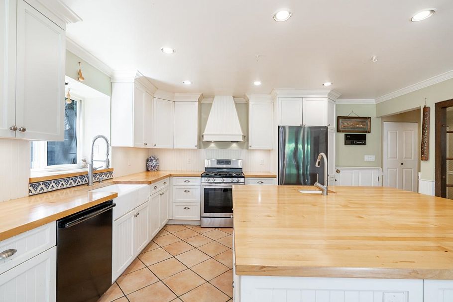 4346 Capilano Road North Vancouver, BC - 5