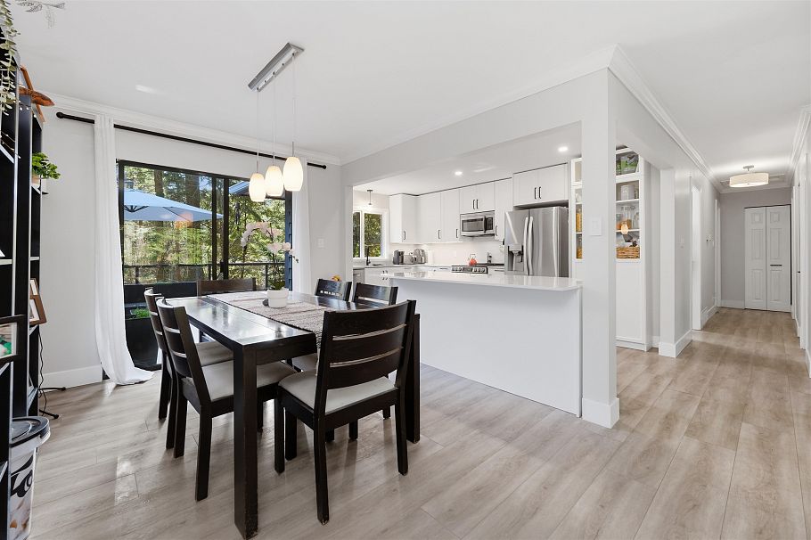 4535 Raeburn Street North Vancouver, BC - 11