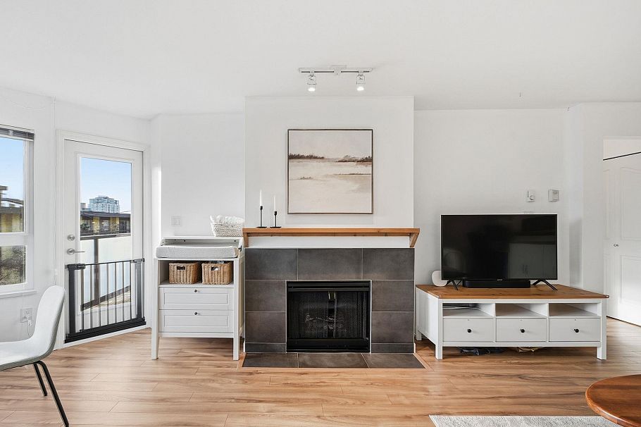 204 315 E 3rd Street North Vancouver, BC - 3