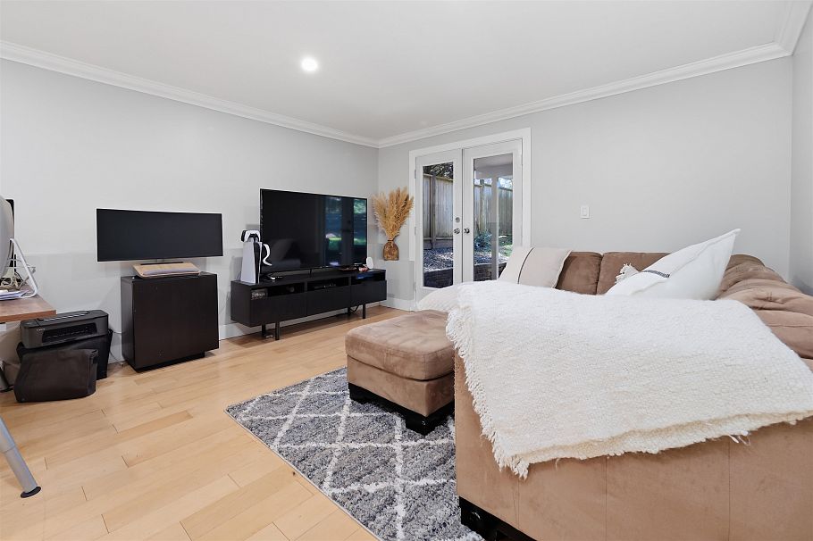 4535 Raeburn Street North Vancouver, BC - 33