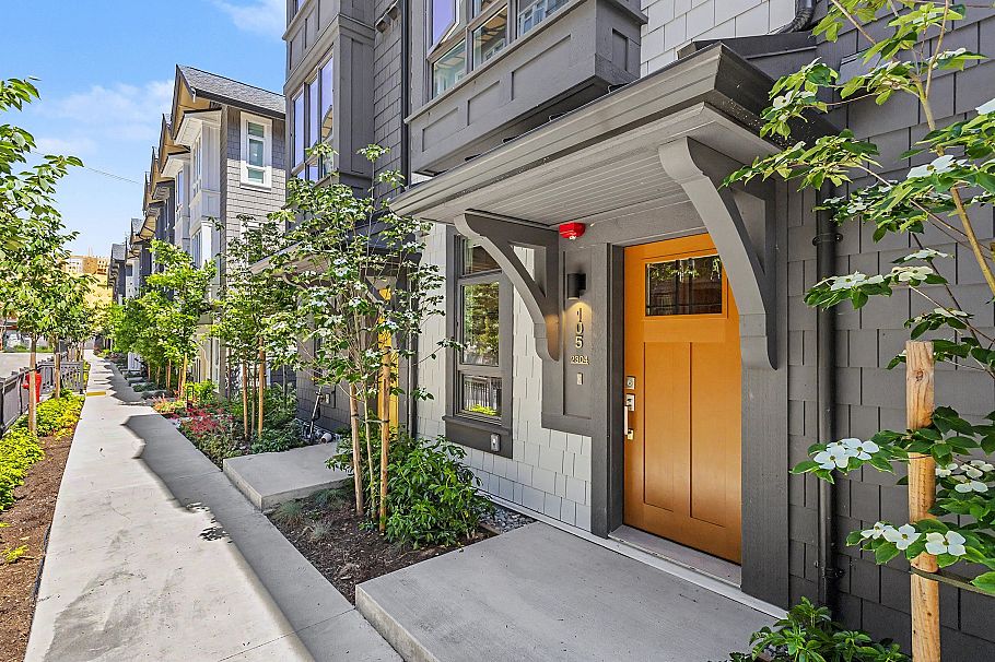 105 2304 Emery Court North Vancouver, BC - 2