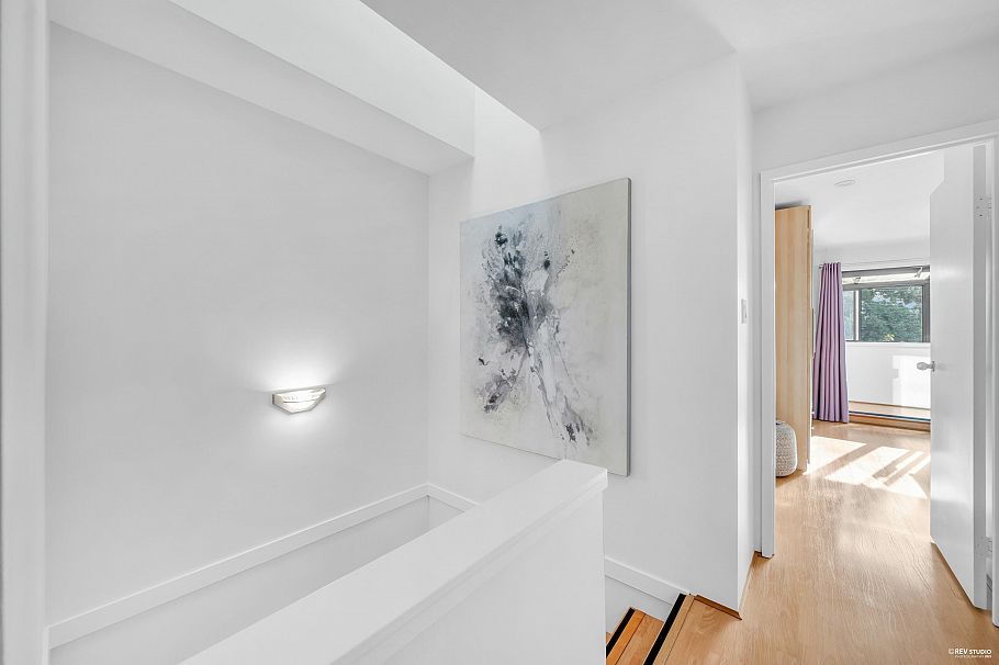 252 E 21st Street North Vancouver, BC - 25