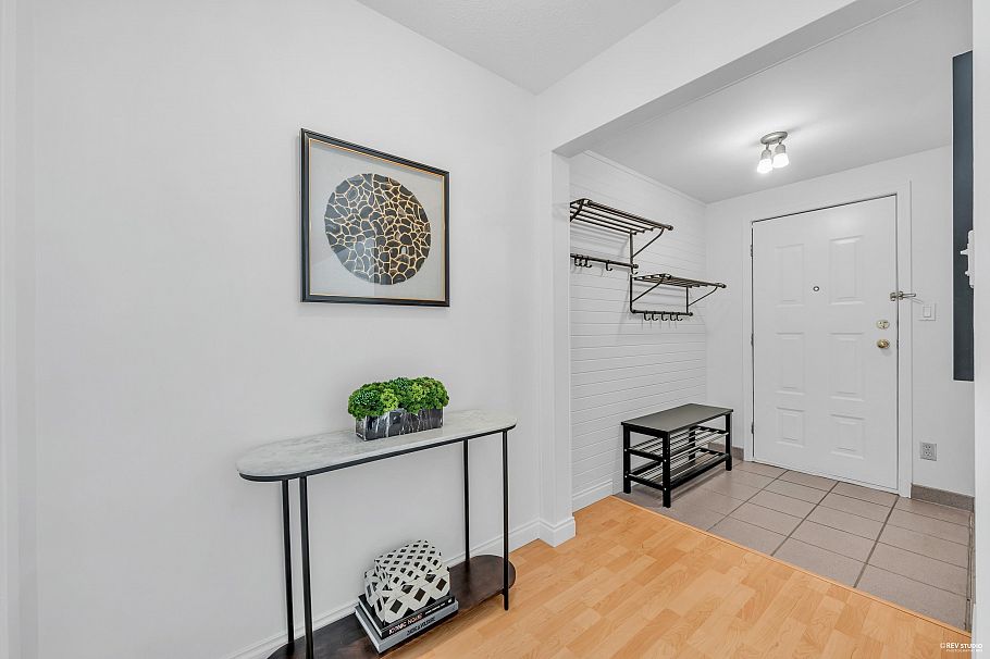 252 E 21st Street North Vancouver, BC - 2