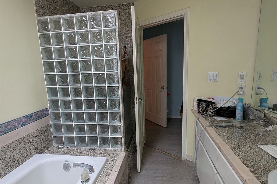 2935 E 17th Avenue Vancouver, BC - 20