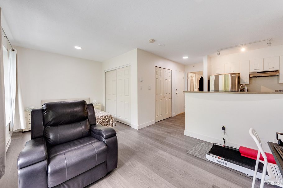 205 3438 Vanness Avenue Vancouver, BC - 7