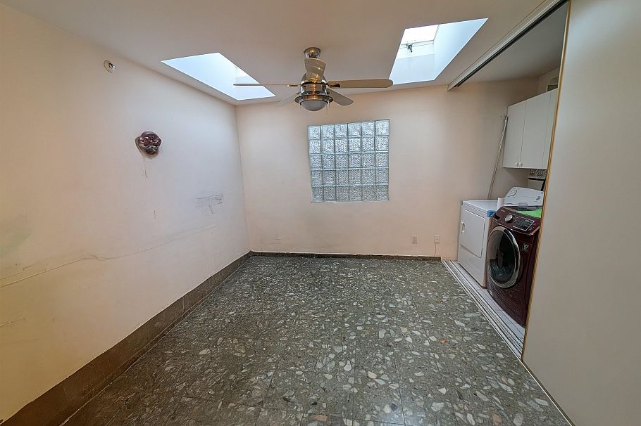 2935 E 17th Avenue Vancouver, BC - 15