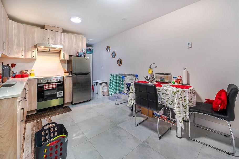 1 6358 Windsor Street Vancouver, BC - 13