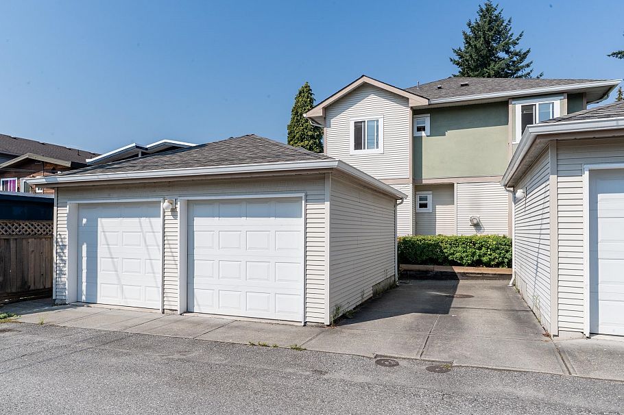 2 1233 W 16th Street North Vancouver, BC - 16