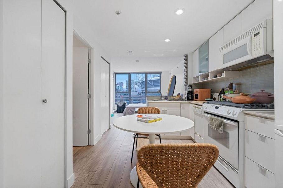 1006 939 Expo Boulevard Vancouver, BC - 11