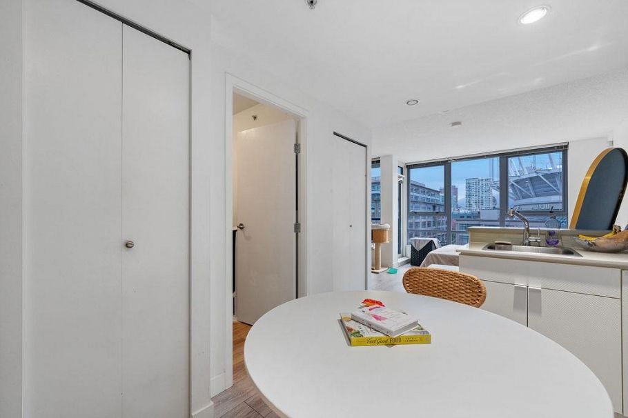 1006 939 Expo Boulevard Vancouver, BC - 10