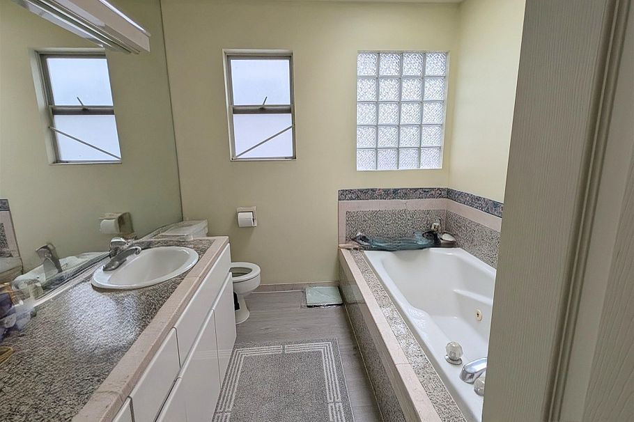2935 E 17th Avenue Vancouver, BC - 19