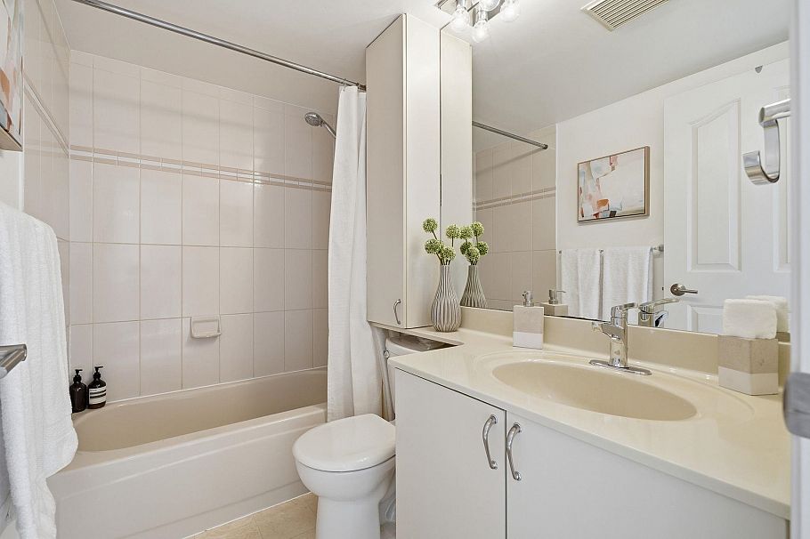 204 315 E 3rd Street North Vancouver, BC - 16